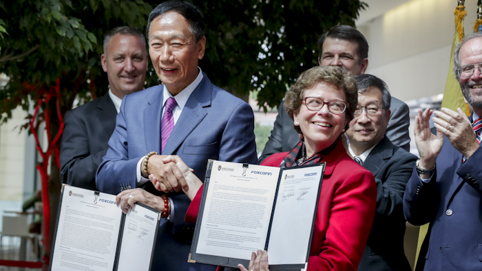 Foxconn CEO Terry Gou, left, and UW-Madison Chancellor Rebecca Blank after signing a Declaration of Collaboration agreement Monday Aug. 27, 2018 at the Wisconsin Institute for Discovery on the UW-Madison campus.
