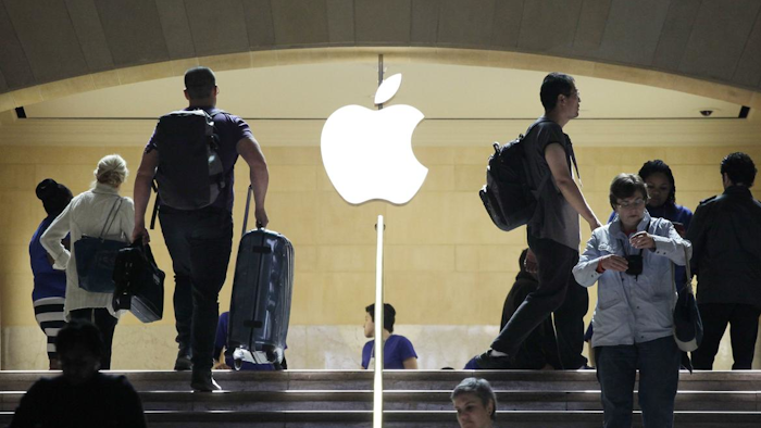 Travelers pass the Apple Store at New York’s Grand Central Terminal.