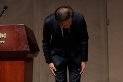 Kinam Kim, President & CEO, Device Solutions, Samsung Electronics bows in apology in Seoul, South Korea, Friday, Nov. 23, 2018.