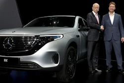 Daimler CEO Dieter Zetsche, left, and incoming CEO Ola Kaellenius pose prior to the annual shareholder meeting in Berlin, Wednesday, May 22, 2019.