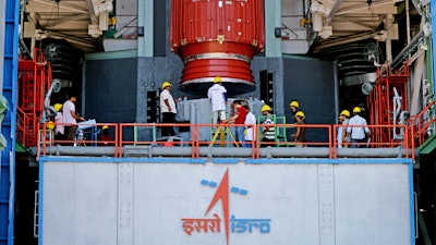 07hoistingofthenozzleendsegmentofpslv C46overthelaunchpedestal