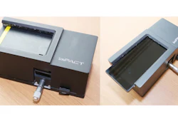 The device without a smartphone (left) and with a smartphone attached (right).