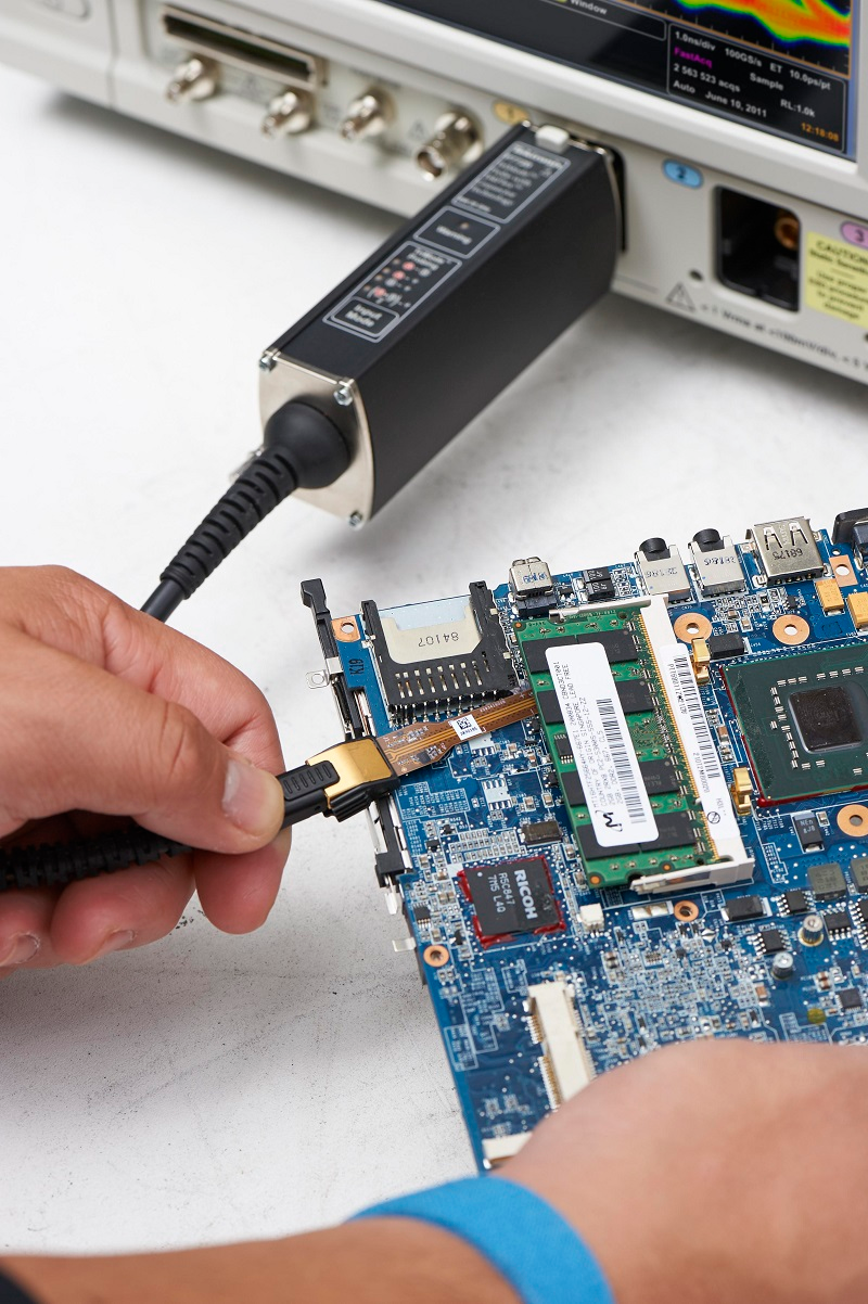 The P7700 series TriMode probes are designed for use with Tektronix oscilloscopes.