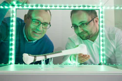The procedure allows researchers to create an implant tailored precisely to the patient's individual fracture. As this personalized fixation plate is designed to accommodate the forces and loading patterns that arise during the patient's path to recovery, it can significantly improve the fracture healing process. Professor Stefan Diebels (left) and DFKI researcher Christian Wolff with a tailored implant for a lower leg fracture.