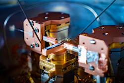Experimental setup to generate a set of stable frequencies in a cryogenically cooled laser microresonator frequency comb.