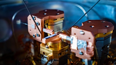 Experimental setup to generate a set of stable frequencies in a cryogenically cooled laser microresonator frequency comb.