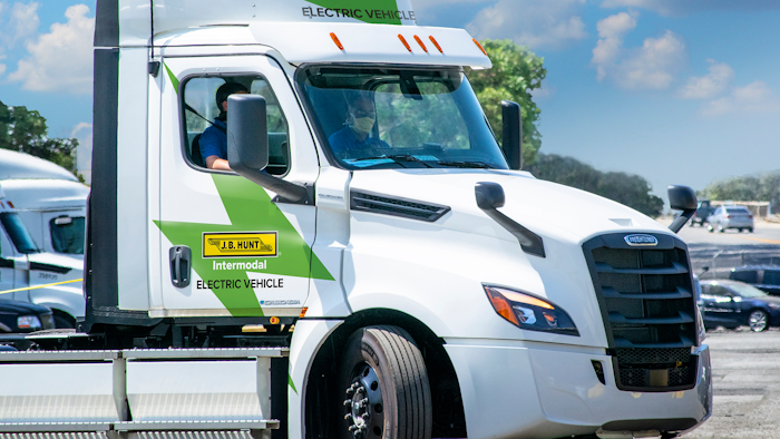 Daimler Trucks North America’s (DTNA) all-electric Class 8 truck.