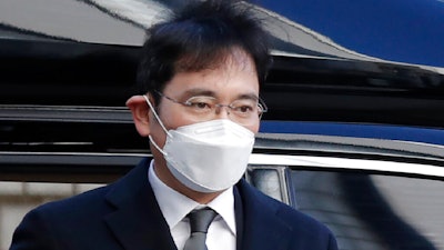 Samsung Electronics Vice Chairman Lee Jae-yong arrives at Seoul High Court, Dec. 30, 2020.