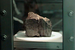 The meteorite ALH84001 sits in a chamber at a Johnson Space Center lab in Houston, Aug. 7, 1996.