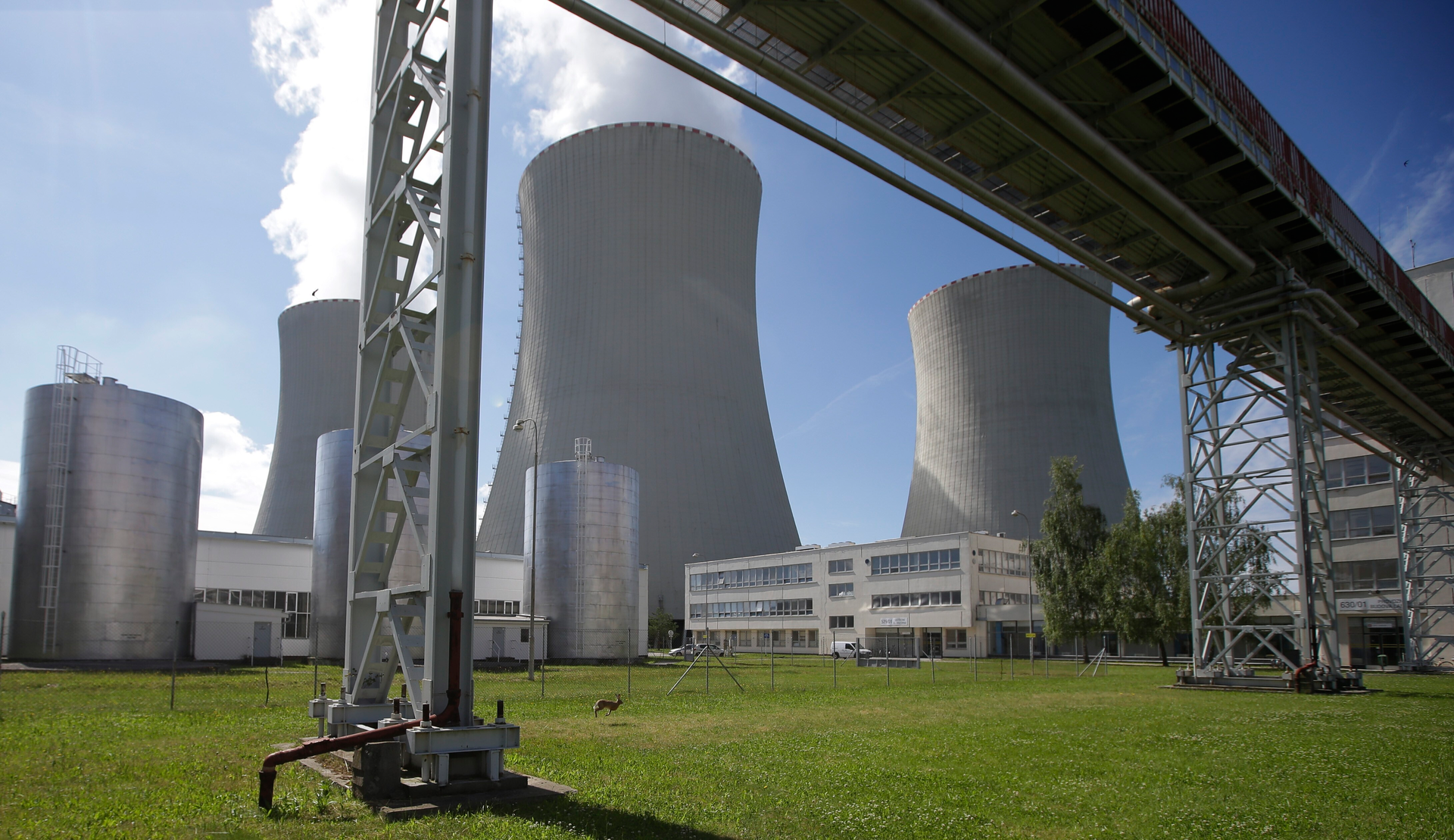 State-controlled power company CEZ says that Westinghouse and Framatome will deliver the nuclear fuel for some 15 years, starting in 2024.