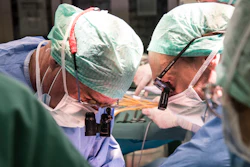 Prof. Pierre-Alain Clavien and Prof. Philipp Dutkowski during the transplantation of the liver treated in the machine.