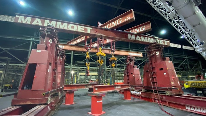 Mammoet’s gantry prepared to lift.