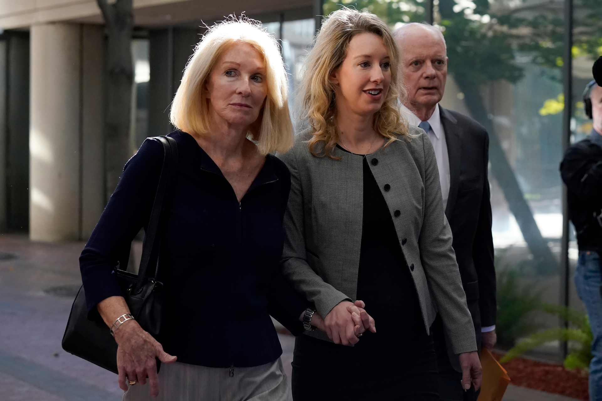 Former Theranos CEO Elizabeth Holmes, center, her mother, Noel Holmes, left, and father, Christian Holmes IV, arrive at federal court in San Jose, Calif., Thursday, Sept. 1, 2022.