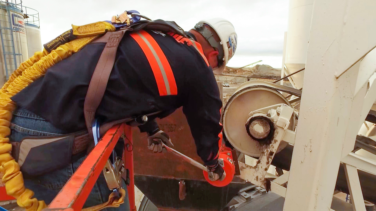 Factory-trained and MSHA-certified Martin technicians provide custom fitting, installation and tensioning.