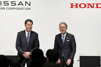 Nissan Chief Executive Makoto Uchida, left, and Honda President Toshihiro Mibe attend a joint news conference in Tokyo, Friday, March 15, 2024.