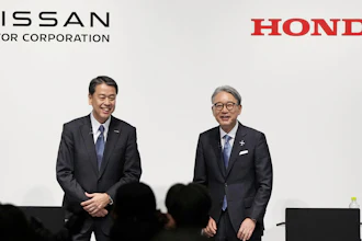 Nissan Chief Executive Makoto Uchida, left, and Honda President Toshihiro Mibe attend a joint news conference in Tokyo, Friday, March 15, 2024.