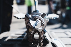 Featuring reinforced chains and no parts that can cause “lock down,” the chain cutter nozzle internals run smoothly, eliminating deposits and incrustations of all kinds.