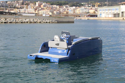 The 6-meter-long boat is a single, rigid structure manufactured using robotic 3D printing technology.