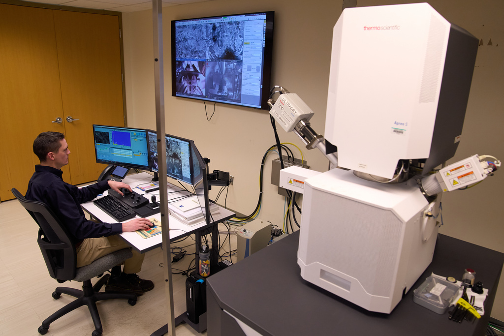 Materials Engineer Mike Meadows looks at training samples on a microelectronic microscope in the Materials Laboratory of the National Transportation Safety Board (NTSB), Tuesday, Jan. 20, 2026, in Washington.
