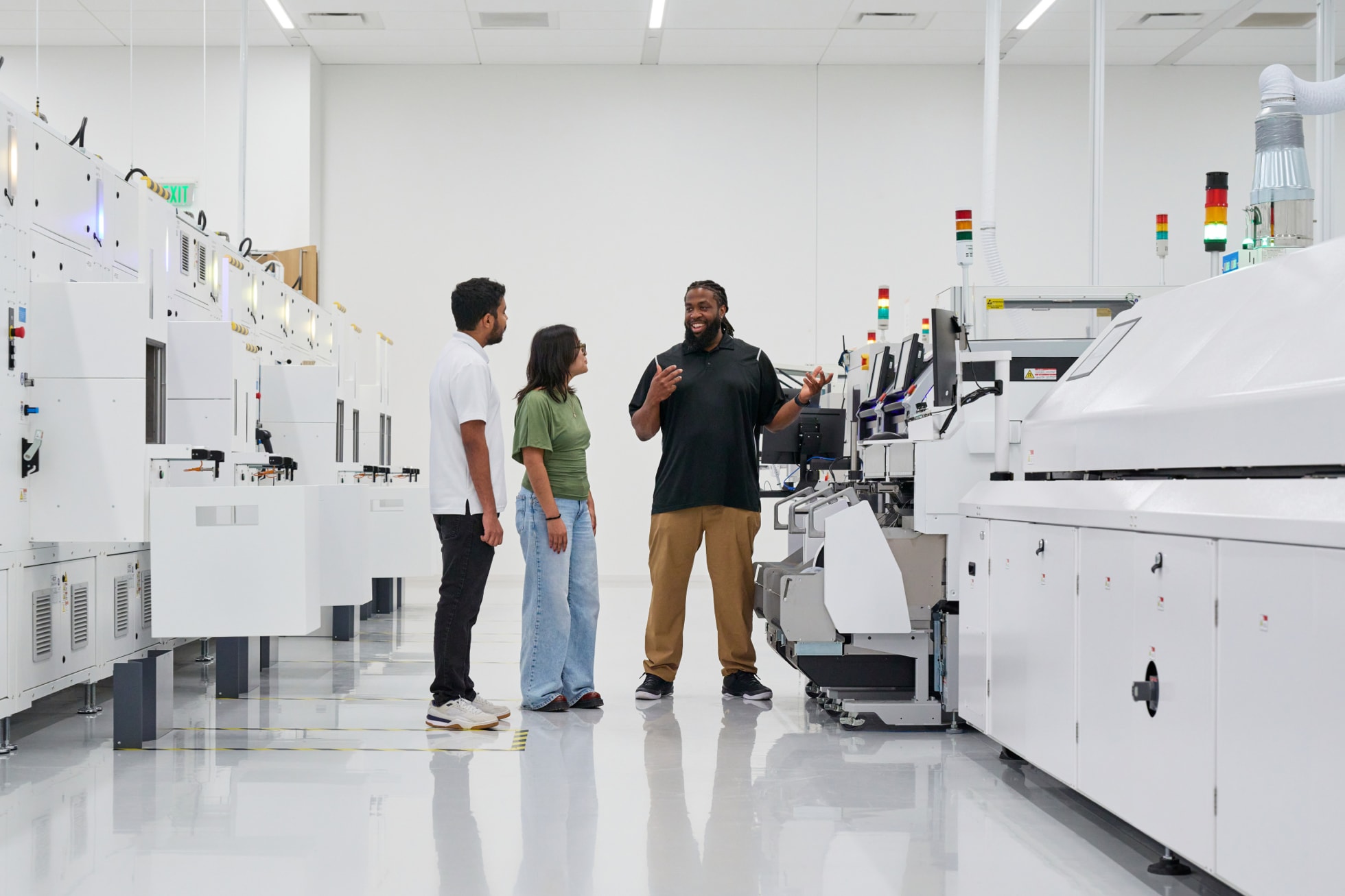 Apple Advanced Manufacturing Center Houston Factory Floor 01 Big large 2x jpg